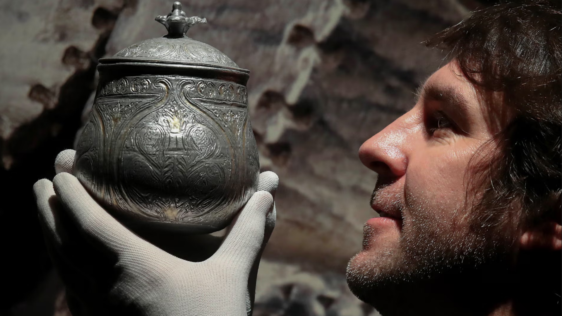 O comoară „uimitoare” din epoca vikingă a fost descoperită într-un loc foarte ciudat. Cum a fost făcută descoperirea