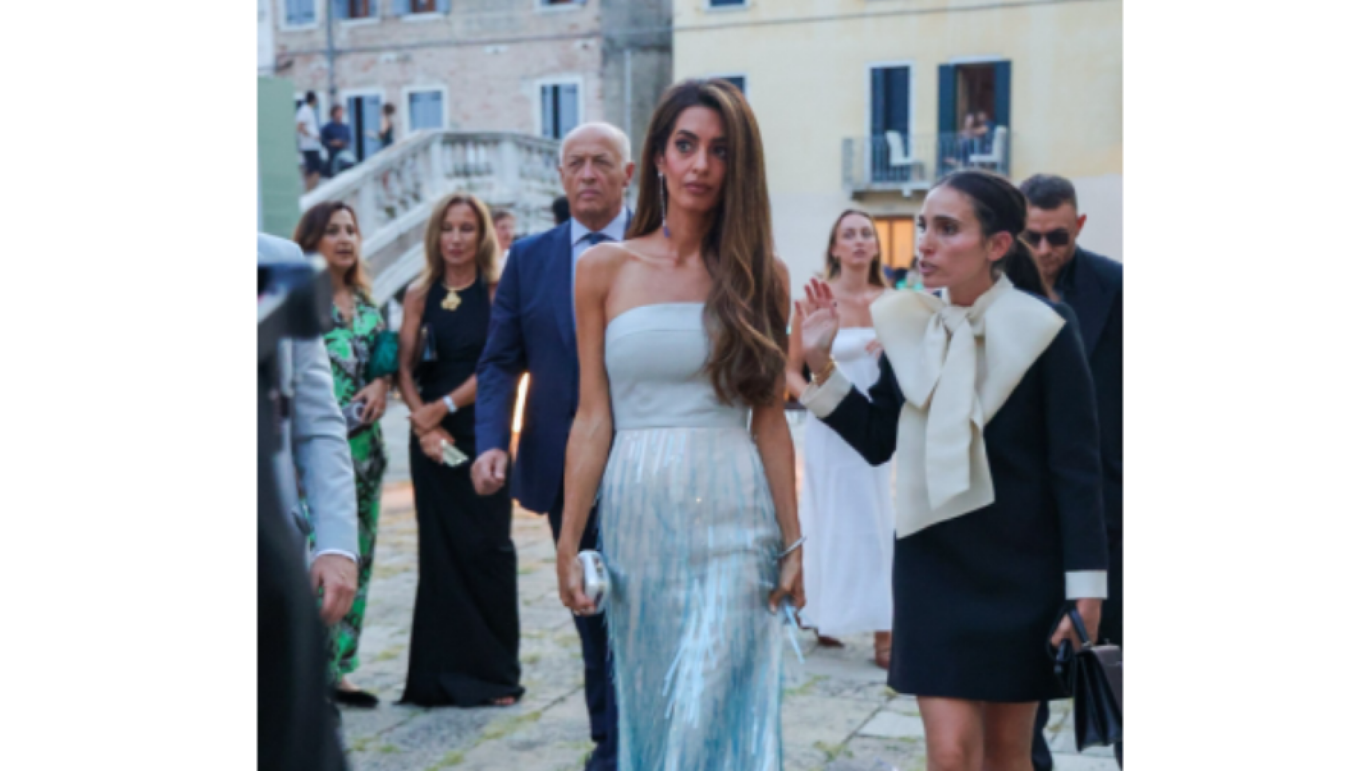 Amal Clooney, elegantă și rafinată. Unde a fost văzută soția lui George Clooney. GALERIE FOTO