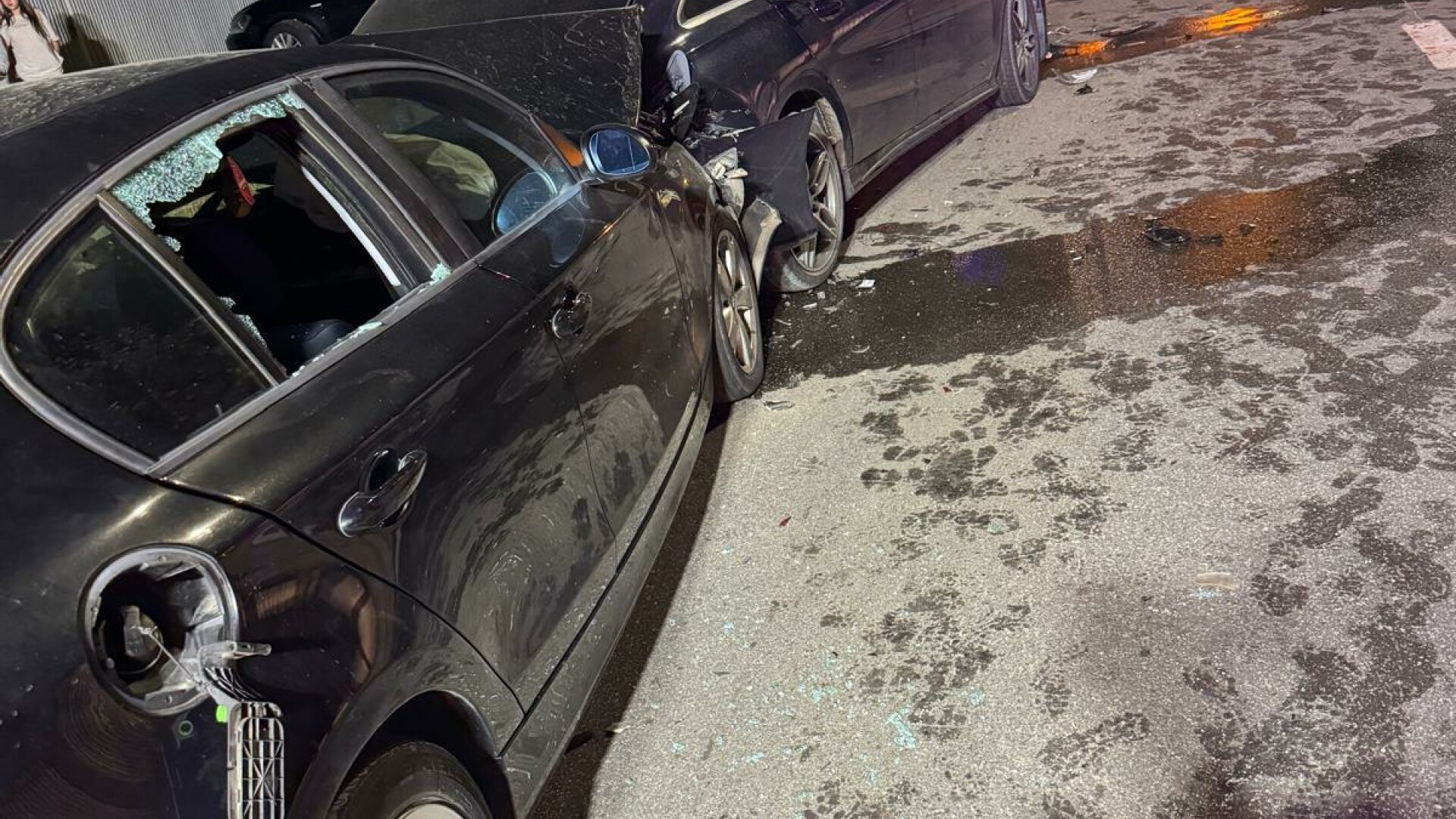 Trei copii şi patru adulţi au fost răniţi într-un accident pe un drum din Neamţ. Una dintre victime are doar 3 luni