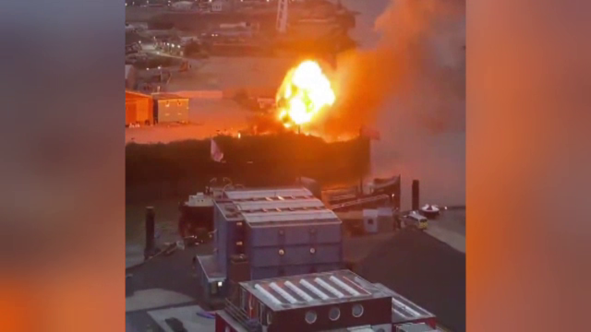 Explozie, urmată de incendiu, pe un platou de filmare din Londra. Mai multe vehicule au fost avariate