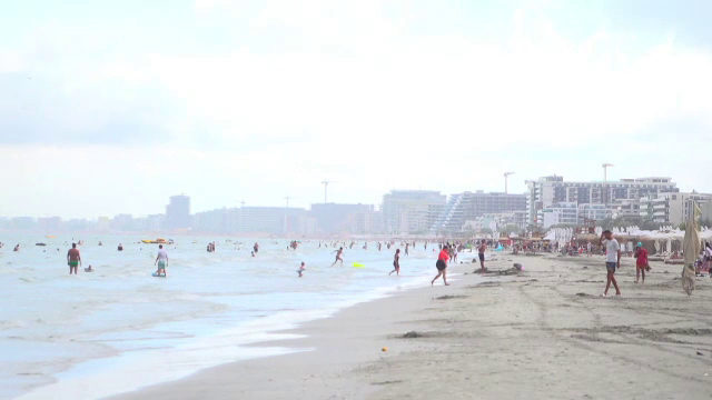 ”Litoralul pentru toți” aduce românii la mare și în septembrie. Prețuri reduse și cu 80%: ”Dacă plouă, nu e o problemă”
