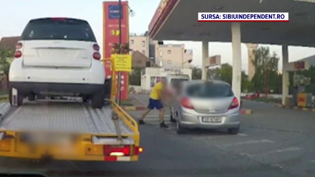 "A intrat cu piciorul pe geam". Un polițist din Sibiu, aflat în timpul liber, l-a bătut pe un șofer. Ce l-a scos din minți