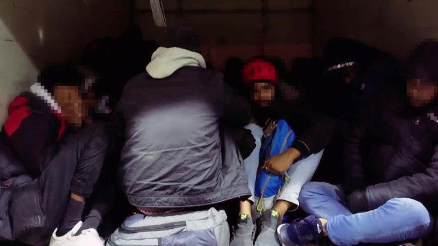 A fost anihilată cea mai prolifică rețea de trafic de migranți prin România. Cât luau traficanții de la fiecare persoană