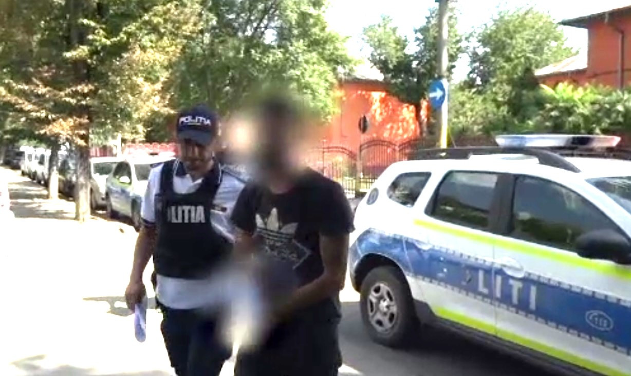 Bătrâni din Vaslui, lăsați fără economiile de viață de falși angajați la salubritate. Cum au acționat în casa victimelor