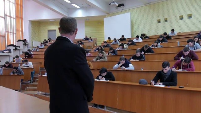 Admiterea de toamnă aduce surprize neplăcute: locurile bugetate sunt aproape epuizate. Cât este taxa la facultăți