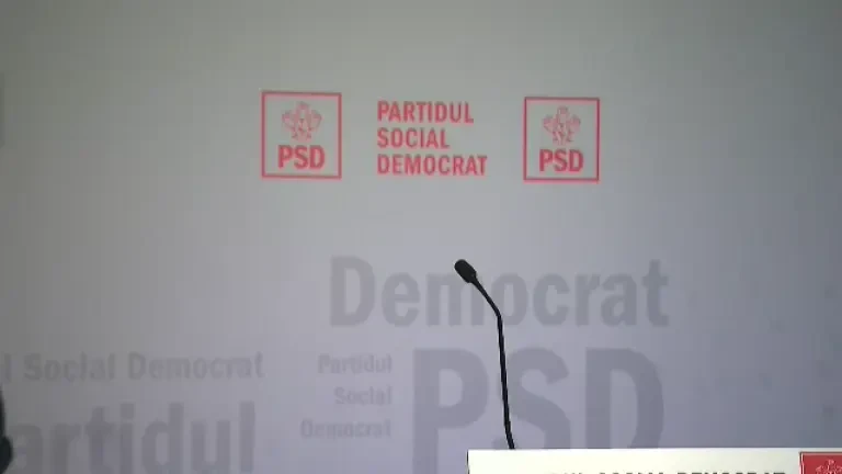 Purtătorul de cuvânt al PSD, Lucian Romașcanu, a testat sonorizarea sălii de presă cântând ”O sole mio”