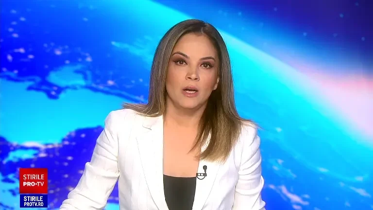 O șoferiță a forțat trecerea într-o intersecție și a izbit în plin un autoturism, care a luat foc. VIDEO