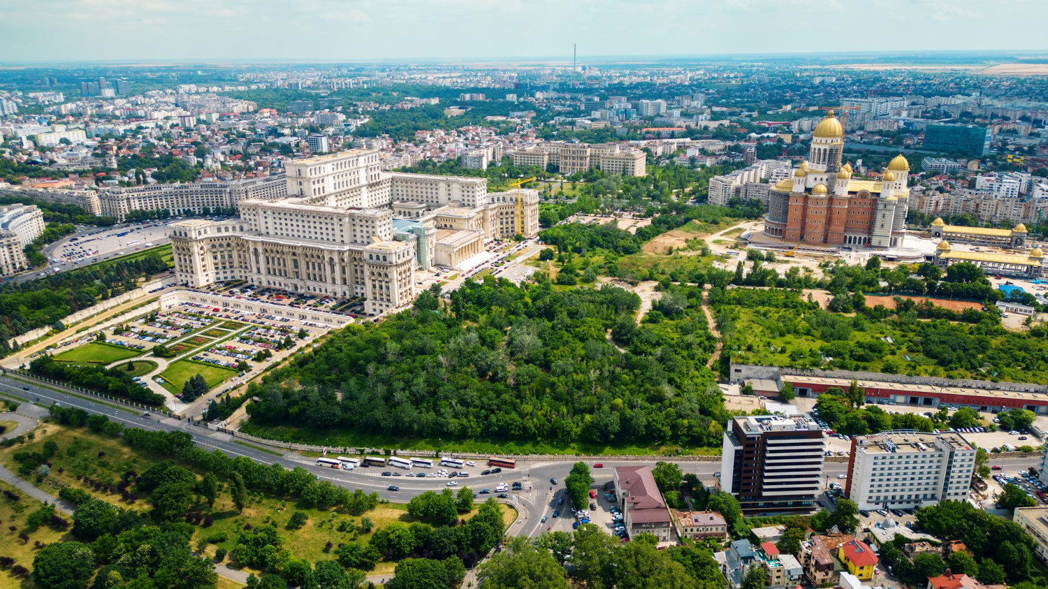 Zilele Bucureștiului aduc evenimente pentru toate vârstele. Tururi ghidate și spectacol de videomapping în Piața Constituției