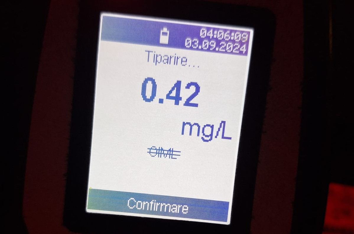 Un bărbat care a plecat spre mare băut, cu maşina, le-a mulţumit poliţiştilor că l-au oprit. Adormise de două ori la volan