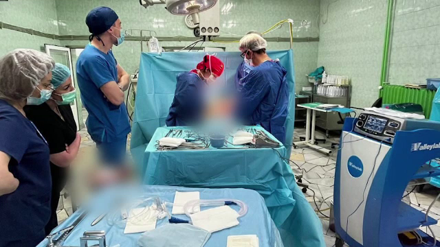 Viața unui ieșean care face dializă de 12 ani, salvată după un efort internațional. A primit un rinichi din Bulgaria