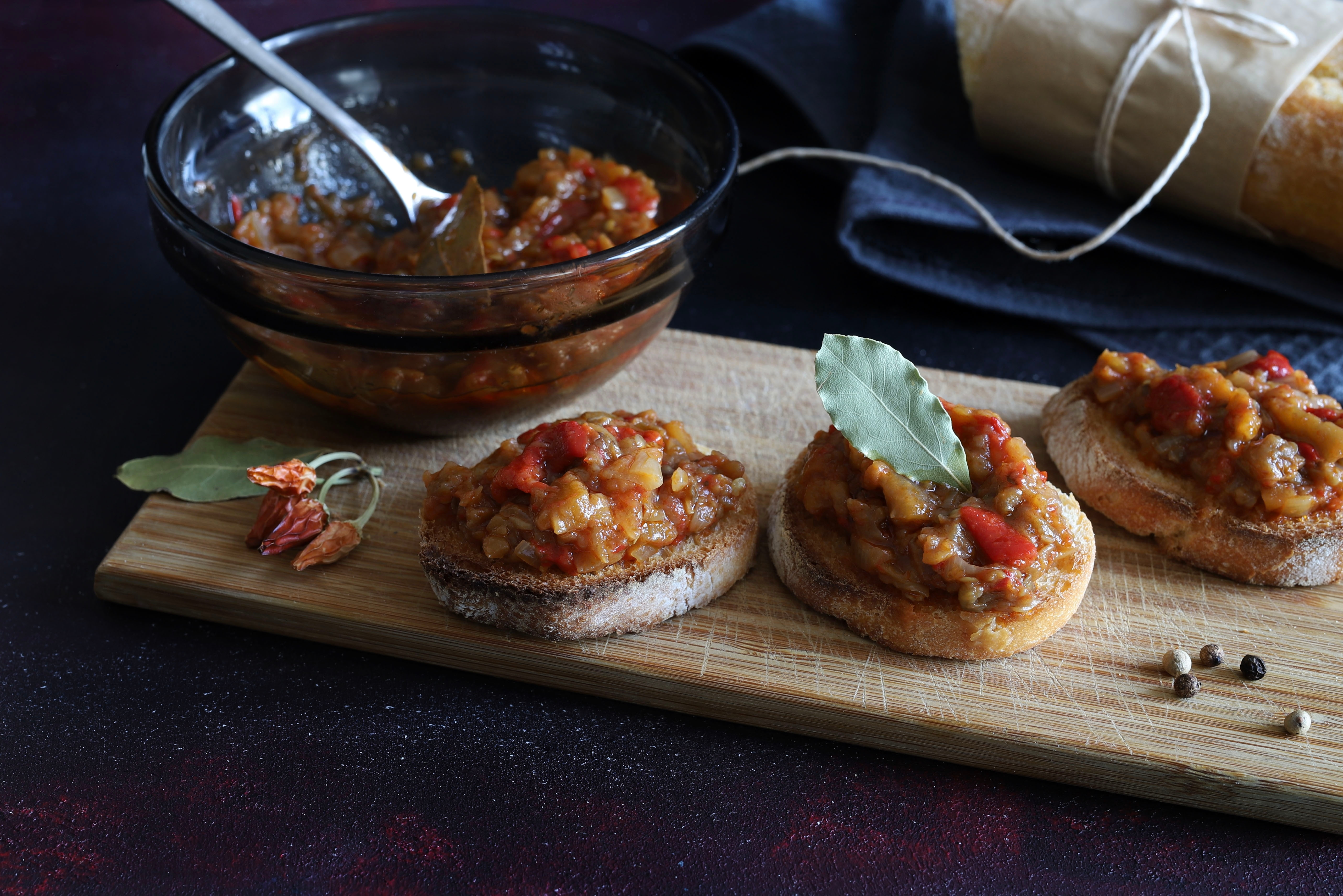 Zacuscă de vinete. Rețeta rapidă a lui chef Florin Dumitrescu și alte moduri de a face zacuscă