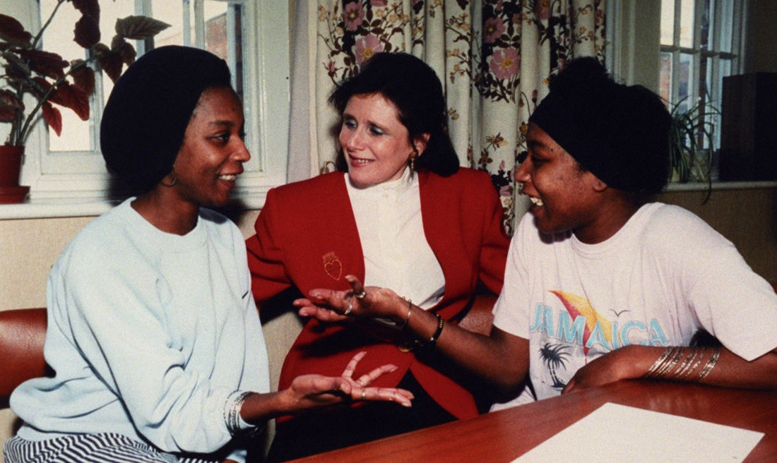 Cazul bizar al „gemenelor tăcute”, surorile care nu au vorbit cu nimeni timp de aproape 30 de ani. Cum comunicau între ele