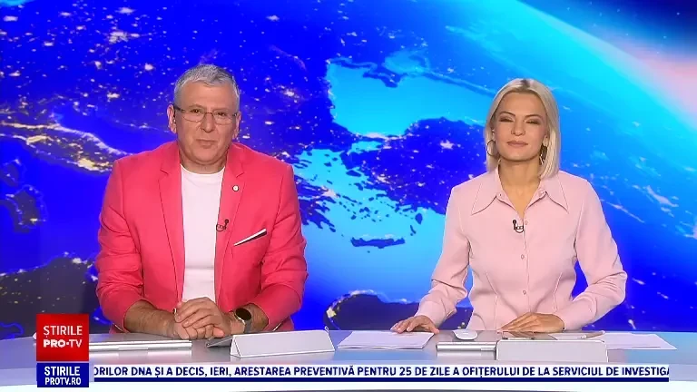 A smuls cu excavatorul un bancomat din perete și l-a târât apoi pe bulevard, a luat banii și a fugit. Imagini incredibile