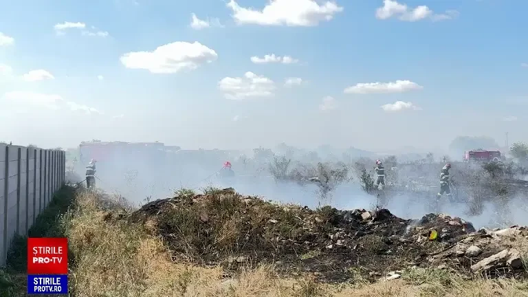 Incendiu de vegetaţie, în oraşul Bragadiru din Ilfov. A fost emis mesaj Ro-Alert