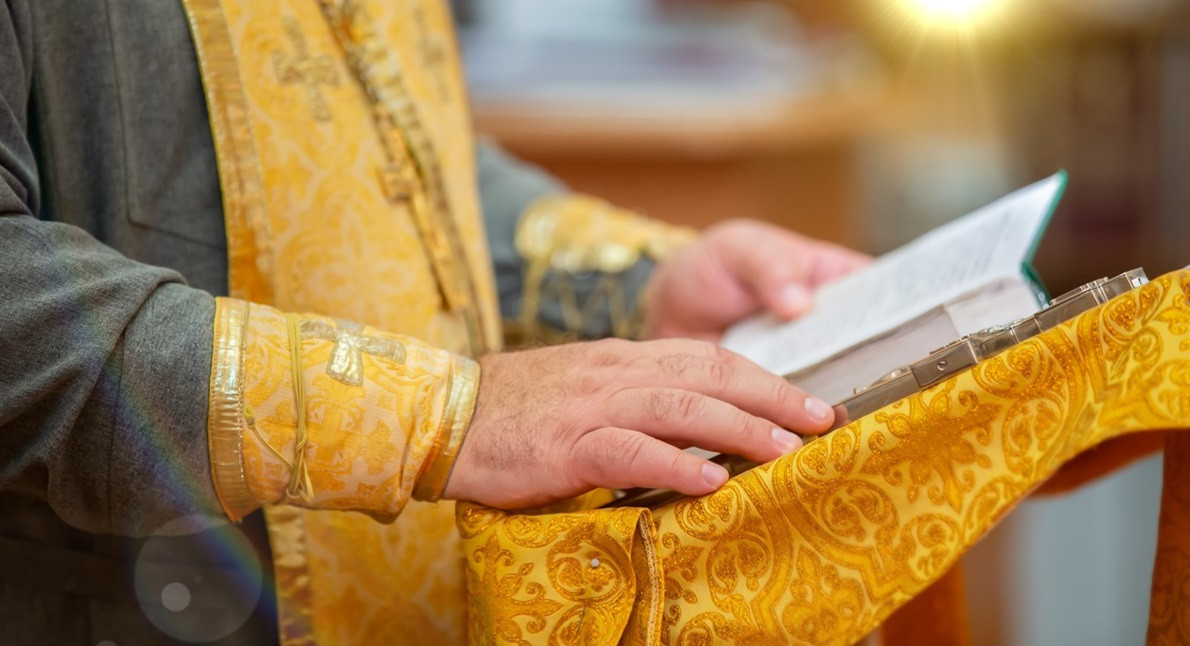 Patriarhia Română, despre preoții care dansau la bară: ”Pot genera sminteală în rândul credincioșilor”. Apelul Bisericii