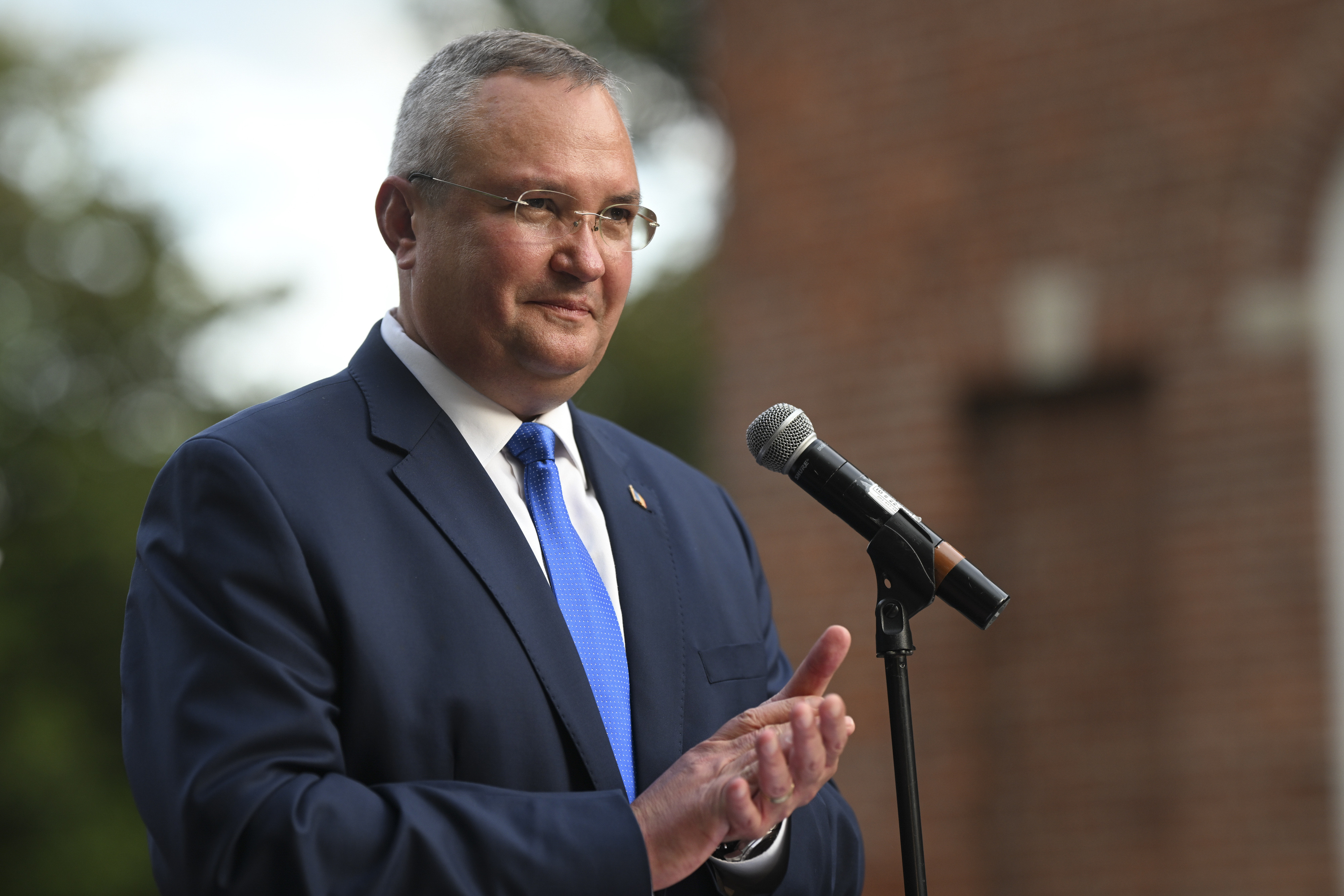 Nicolae Ciucă îşi lansează cartea duminică, la Cetate: „O să mă vedeţi cum sunt eu, omul” | VIDEO