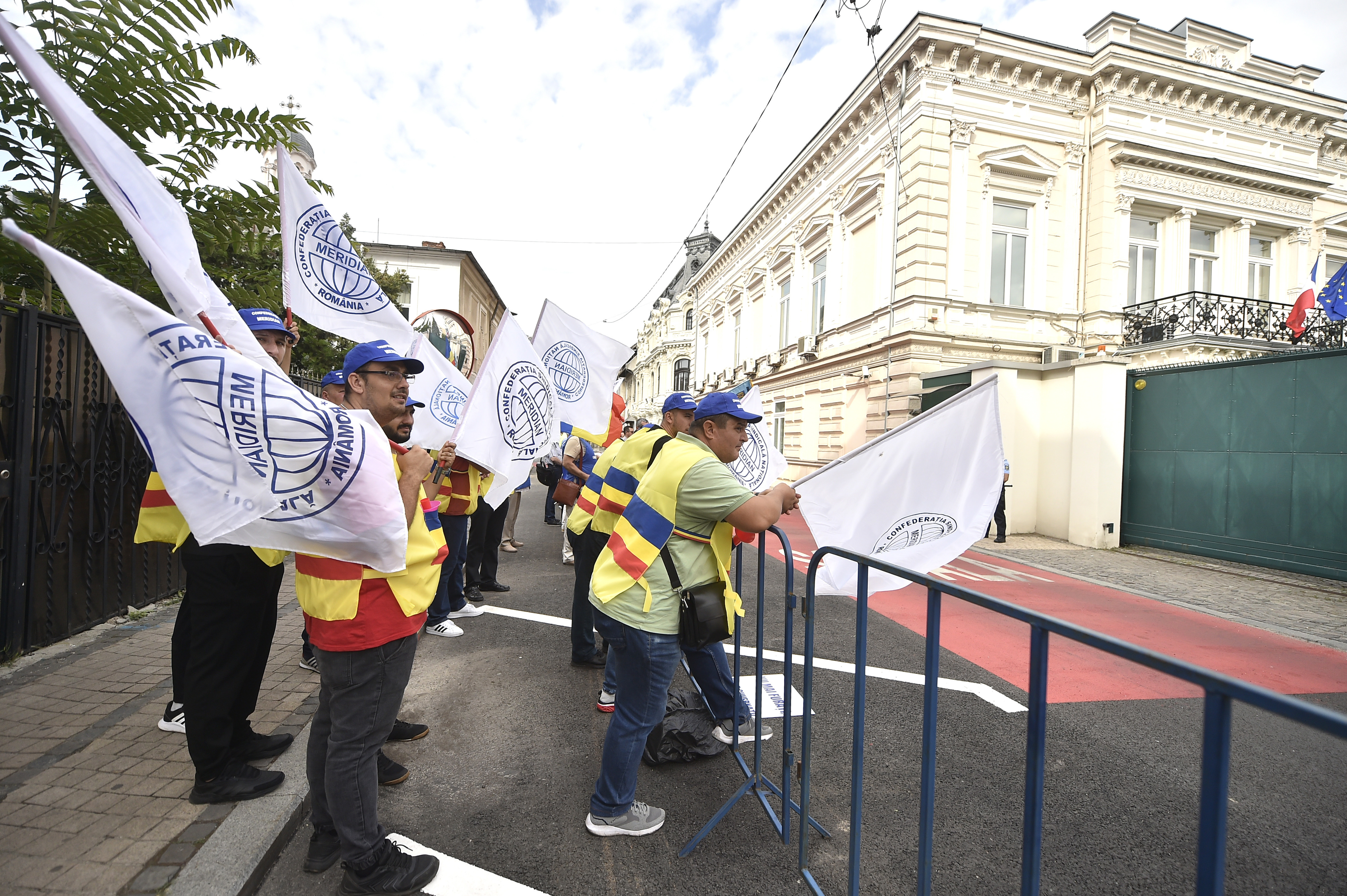 Sindicatele din transportul feroviar organizează un ”miting de protest” în Capitală, ”împotriva recalculării pensiei”