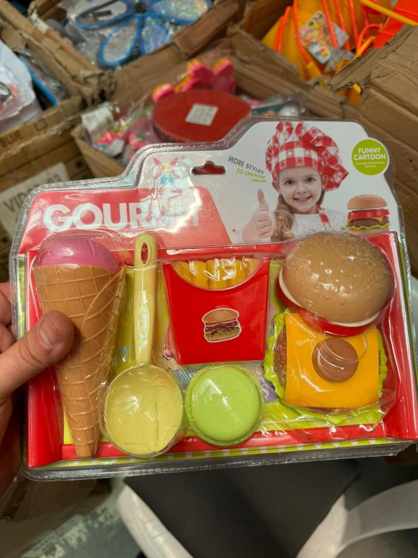 Amenzi în Dragonul Roșu. Comercianții vând produse nealimentare care pot pune în pericol viaţa consumatorilor