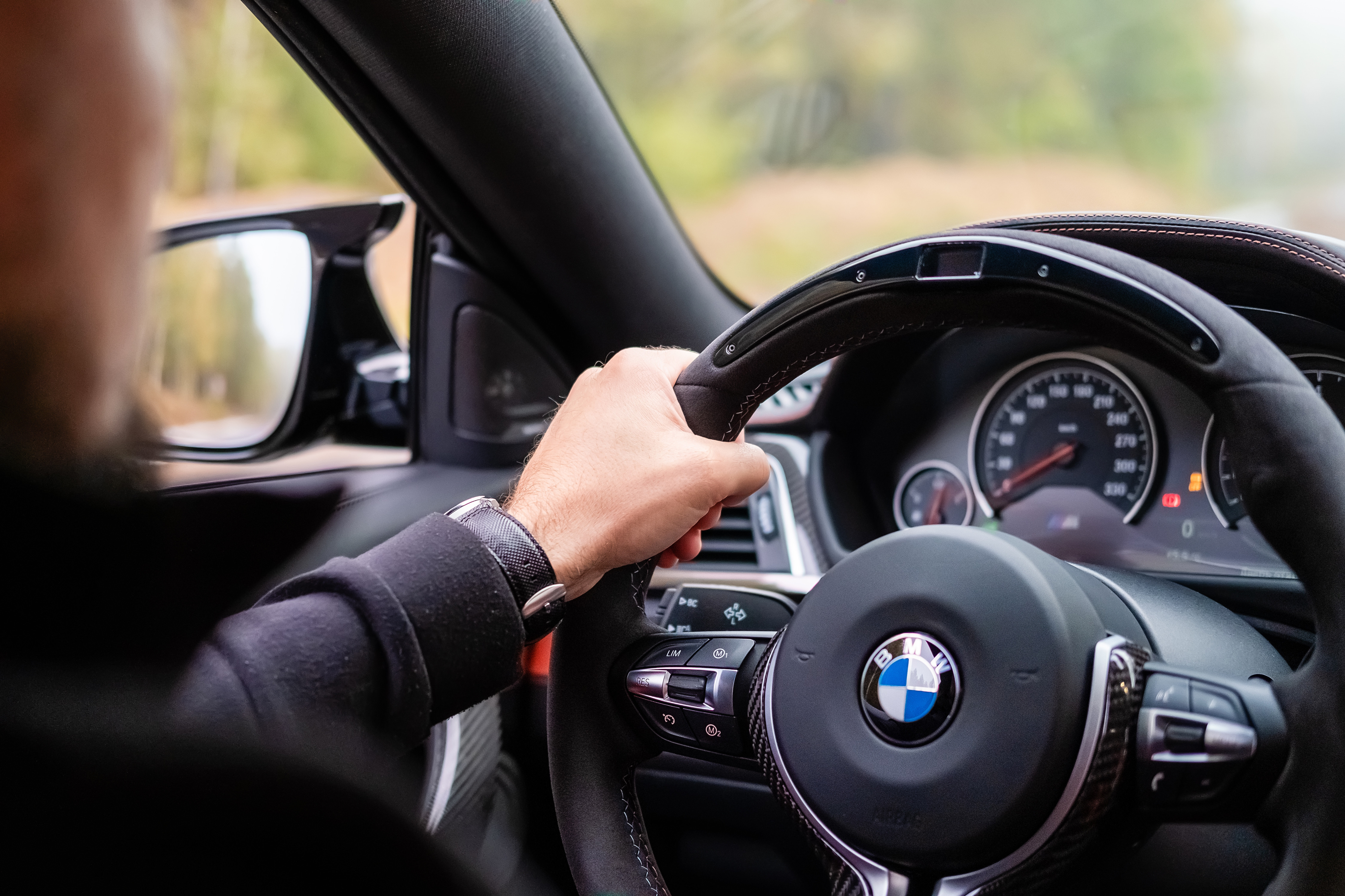 BMW recheamă de urgență 1,5 milioane de mașini și suspendă livrarea celor care nu au ajuns la clienți. Ce s-a descoperit