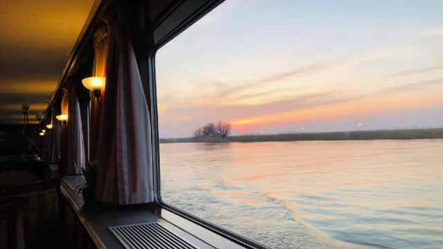 Români înșelați de un fost președinte al Autorității Naționale pentru Turism. A primit zeci de mii de euro pentru croaziere