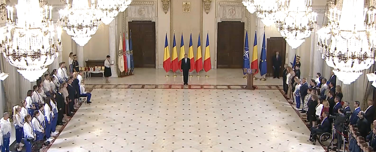 Klaus Iohannis i-a decorat pe medaliaţii olimpici şi paralimpici de la Paris. La eveniment a fost prezentă şi Nadia Comăneci