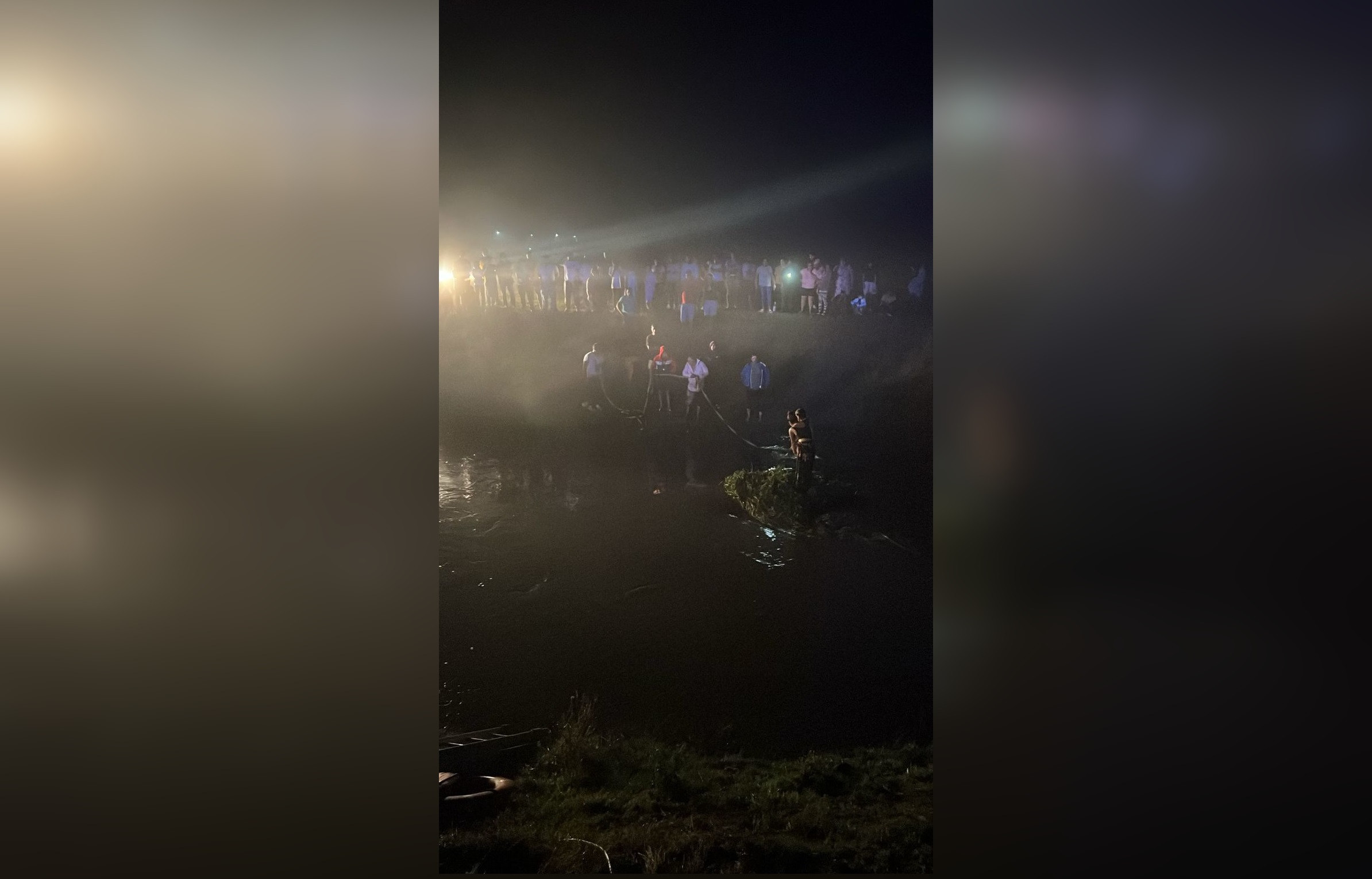 Furtunile au lovit Constanța. O mașină în care se aflau doi minori a rămas blocată în apă, pe șosea