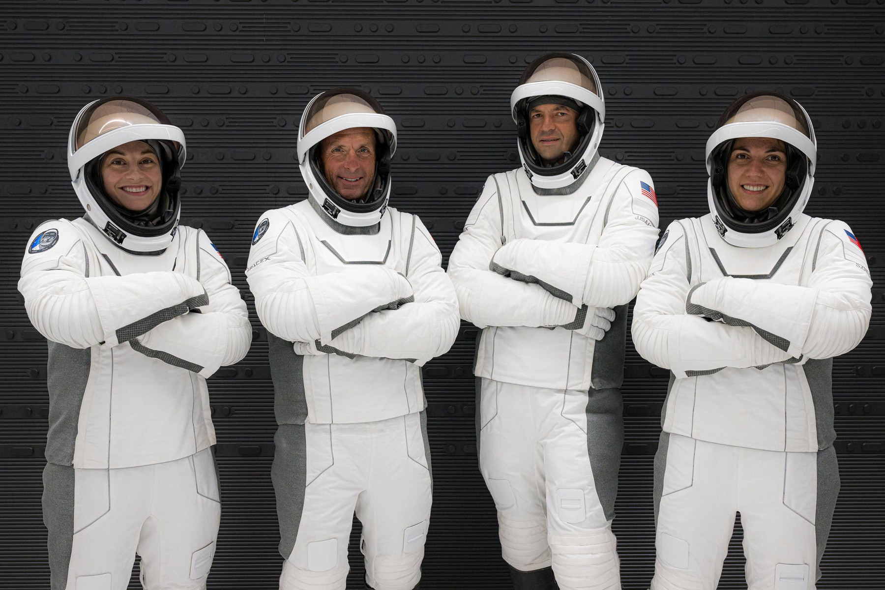 Astronauţii Polaris Dawn au finalizat prima ieşire privată în spaţiu. „Pământul pare cu siguranţă o lume perfectă”. VIDEO