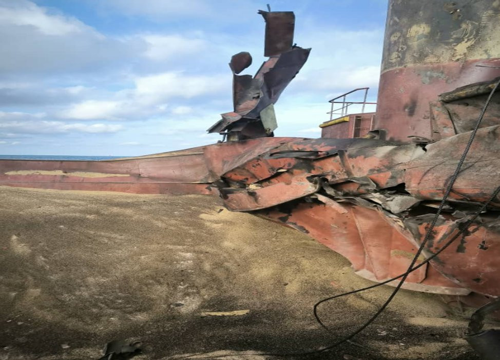 O rachetă rusească a lovit în Marea Neagră o navă cu cereale, în apropierea României