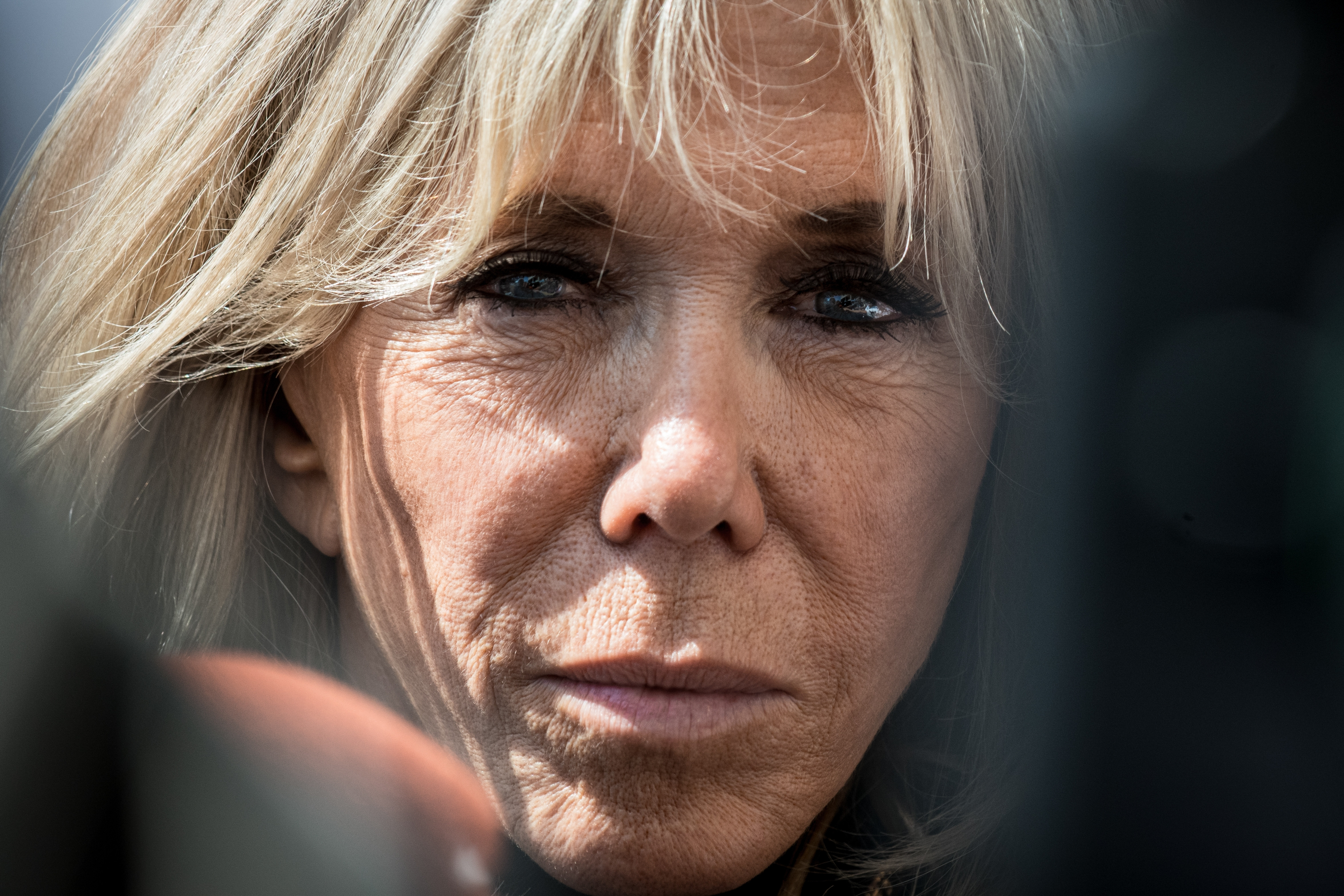 Ce au pățit cele două femei care au răspândit zvonul că Brigitte Macron este transsexuală. Reacția Primei Doamne a Franței
