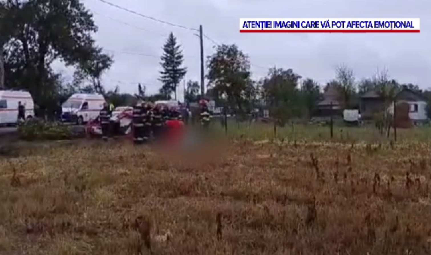 Mașină spulberată de un TIR în Suceava. Mastodontul a derapat