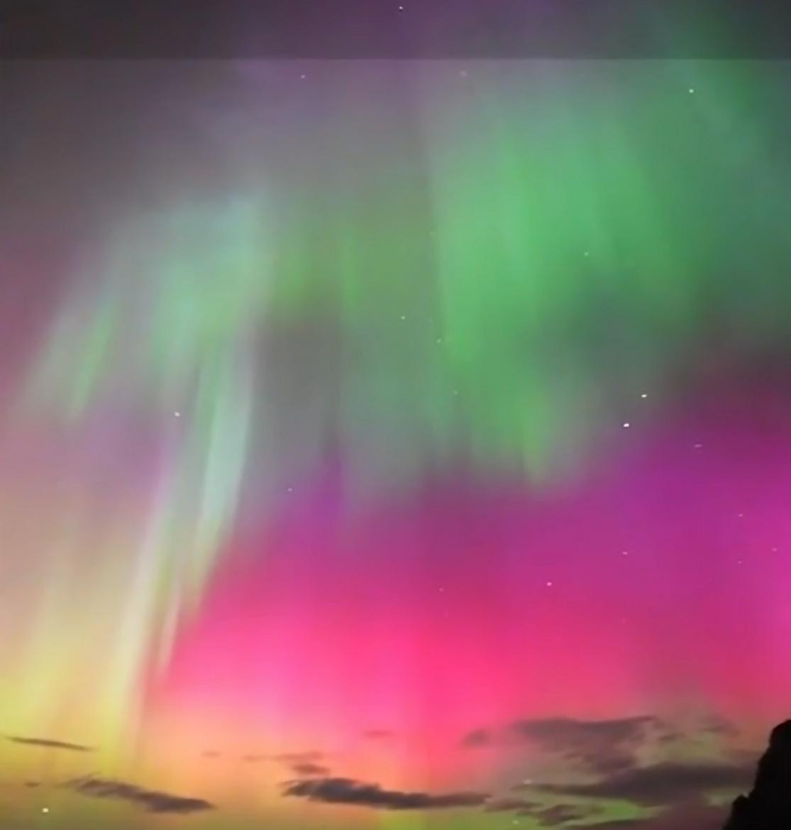 Aurora Boreală a fost vizibilă din nou în România. Zona unde s-a văzut fenomenul spectaculos. FOTO