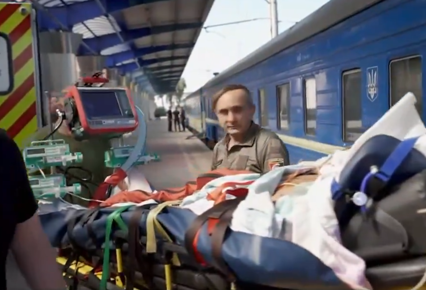 Cum arată trenul-spital secret care evacuează răniți de pe frontul din Ucraina. Are prioritate totală pe căile ferate | VIDEO