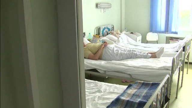 Bolnavii de cancer au fost lăsați de stat până și fără medicamentele ieftine vitale. Doctorii le cumpără din buzunarul lor