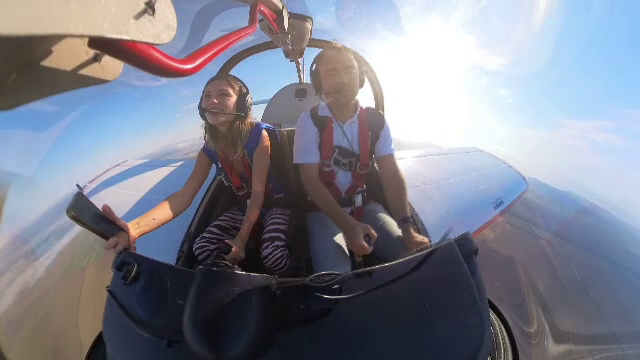 Europa FM și-a lansat noua grilă de programe ”on air”, la propriu. A transmis în direct de la bordul unui avion în zbor