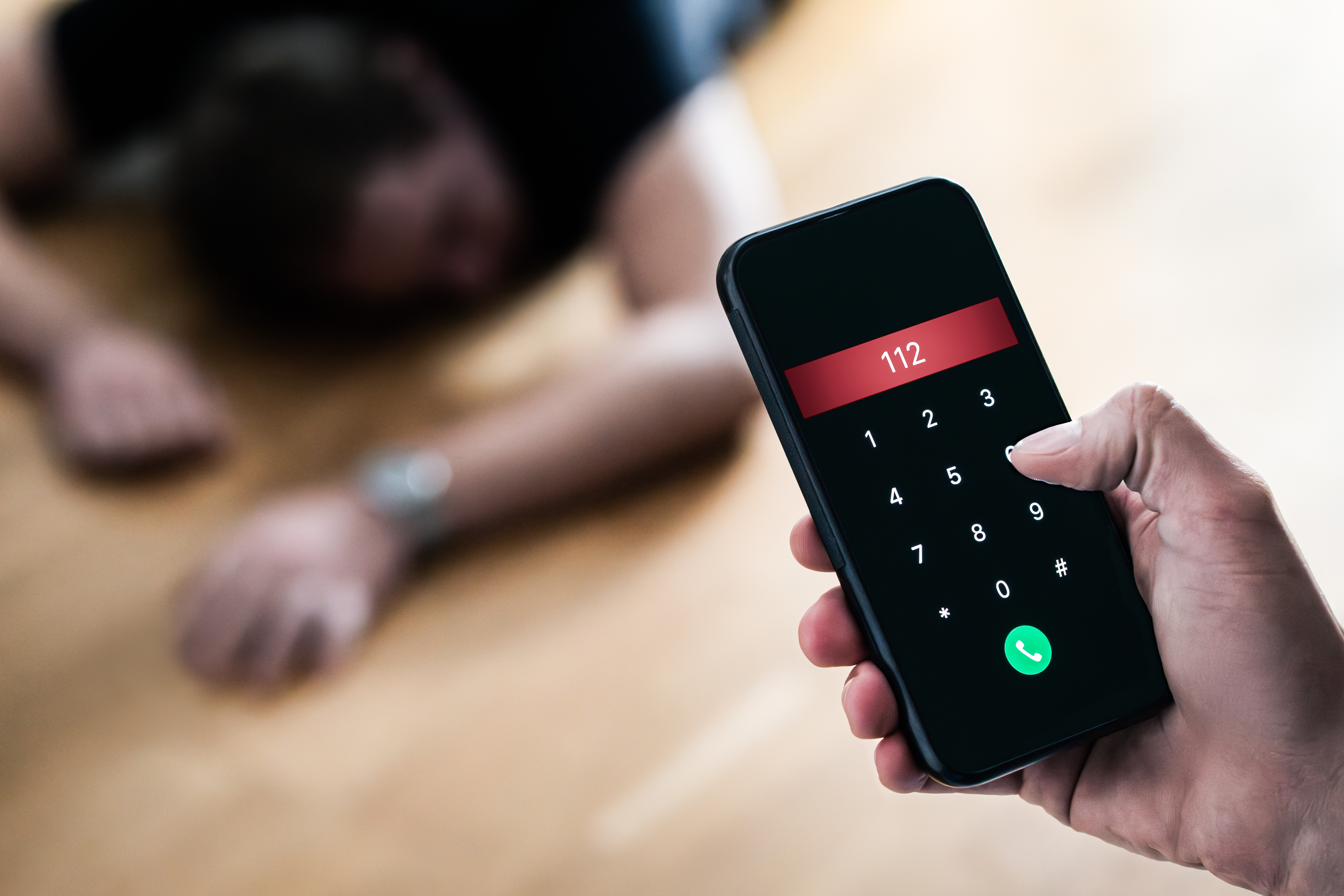 Un ieşean a sunat la 112 de peste 15.000 în doar opt luni. Peste 50.000 de minute, irosite de români cu apeluri inutile