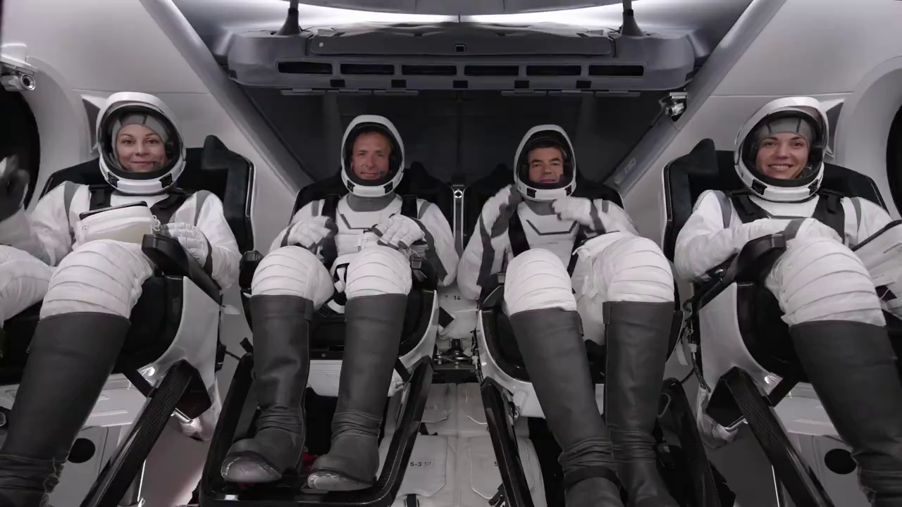 Echipajul Polaris Dawn a revenit pe Pământ. Misiunea spațială privată a făcut istorie după cinci zile pe orbită