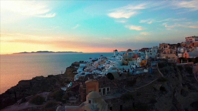 Turiștii români cheltuie în afara țării mult mai mult decât o fac străinii în România. Suma la care s-a ajuns într-o lună