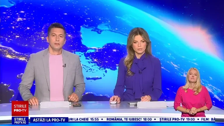 În județul Bacău, vijelia a pus la pământ un arbore, care a căzut peste o mașină în care erau doi agenți de la poliția locală