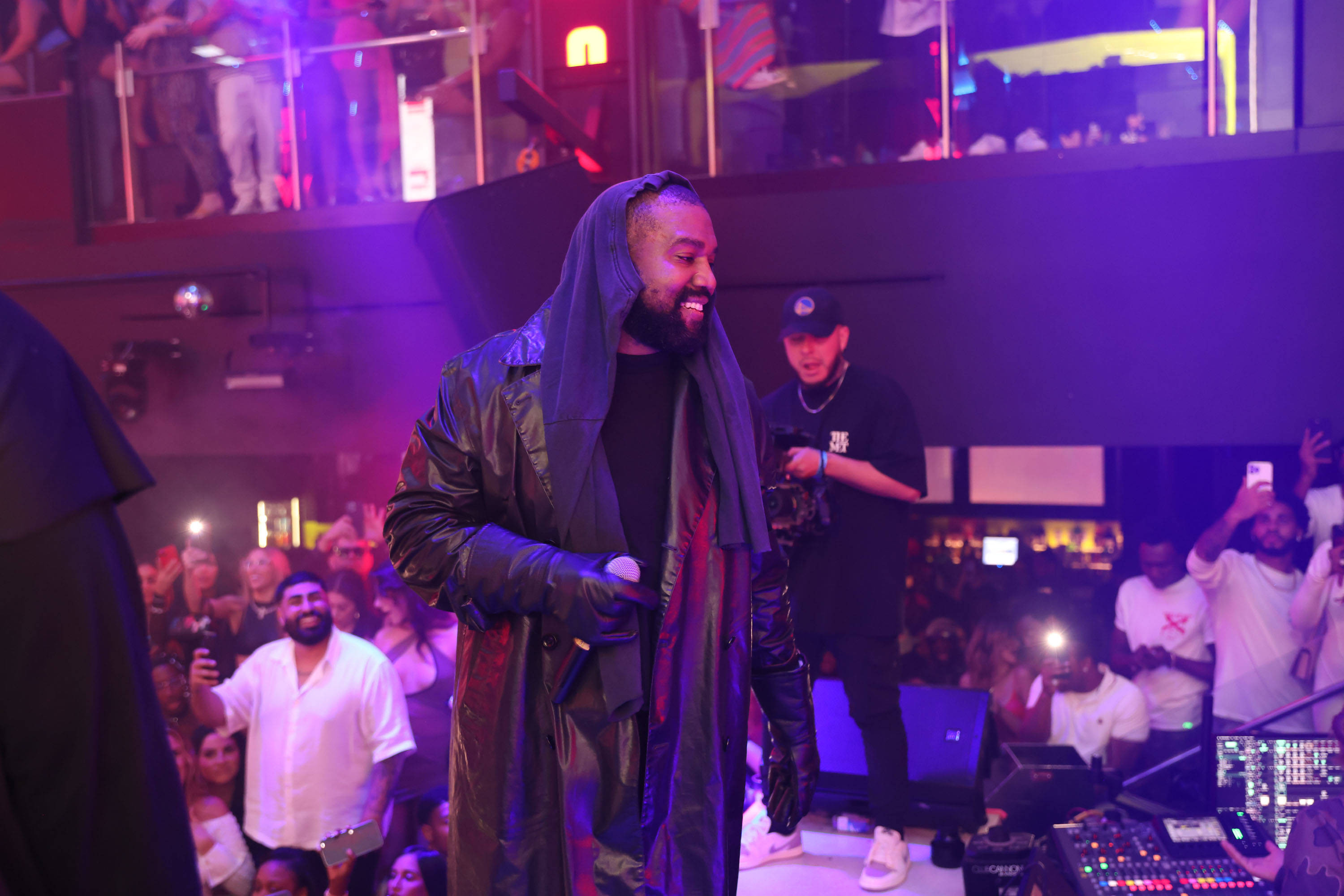 Decizie bizară a Beijingului. Kanye West a urcat pe o scenă din China, într-un concert anunțat cu câteva zile înainte