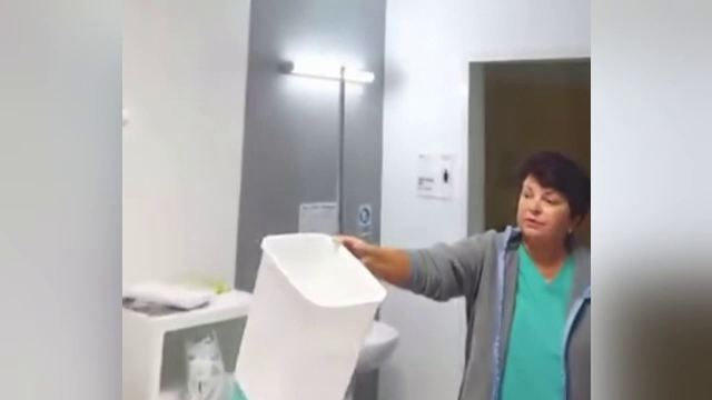 În cea mai nouă maternitate din țară plouă din tavan în sala de nașteri. Unitatea din Timișoara, inaugurată acum o lună