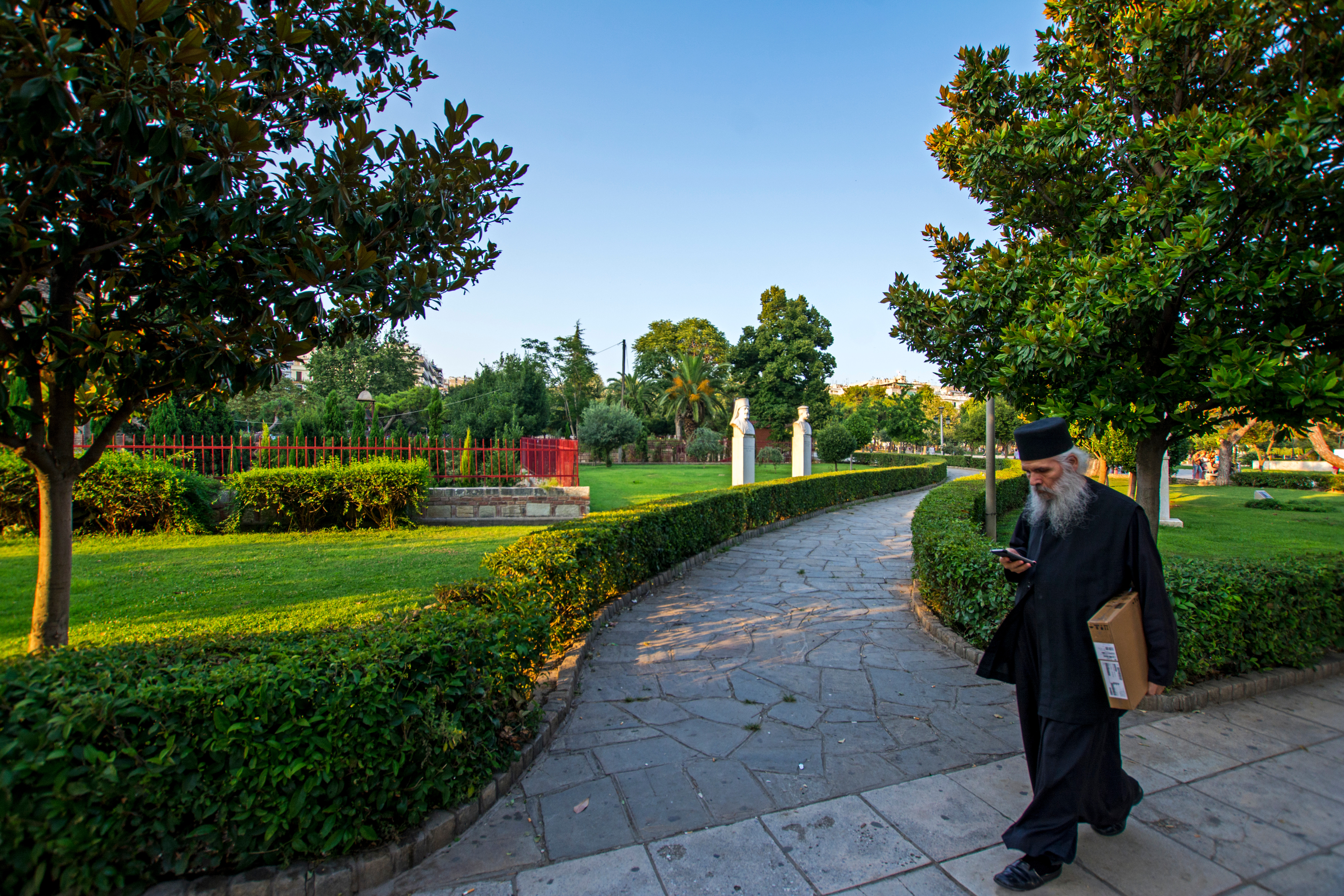 Un preot din Iași a privit în direct pe telefon cum un hoț îi jefuia biserica. Ce a urmat