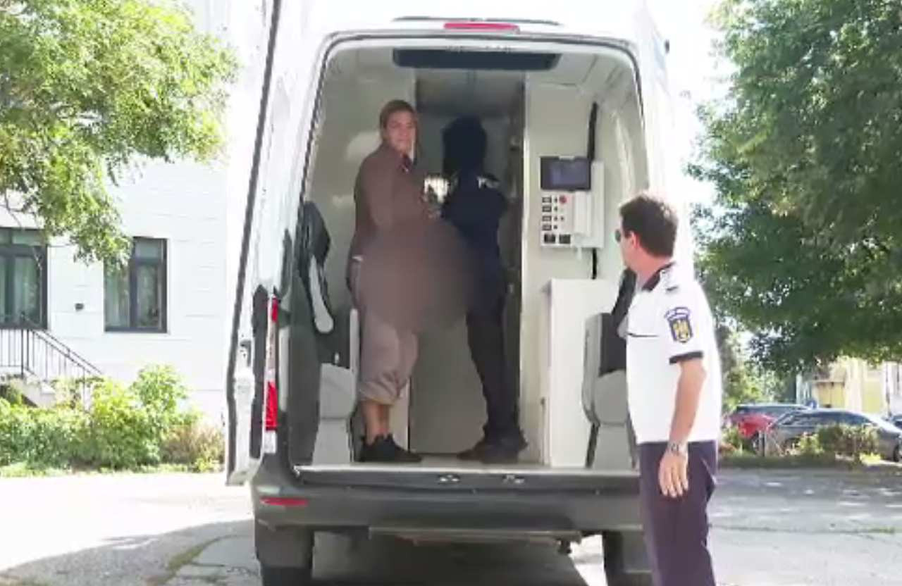 Cântăreaţa Dana Marijuana rămâne în arest preventiv pentru trafic de droguri. Sentinţa nu este definitivă