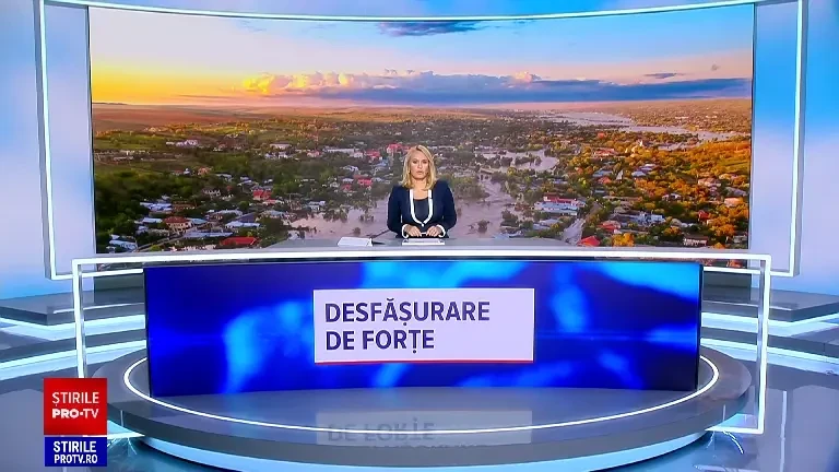 Sinistrații din Galați au început cu greu să-și curețe casele. Localnică: „La găleată car de trei zile, o roabă mă ajută”