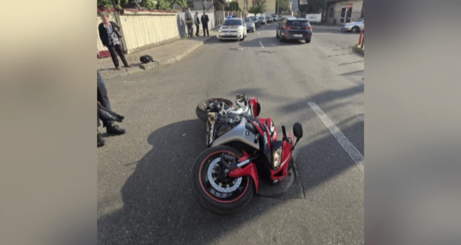 Un motociclist și un pieton au ajuns la spital după un accident care a avut loc în Piatra Neamț