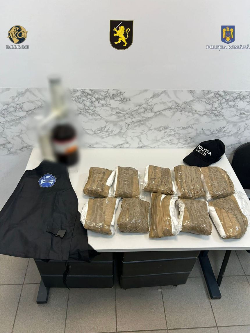 Traficant de „iarbă”, ridicat din mașina unde locuia. Se stabilise lângă un liceu din Timișoara