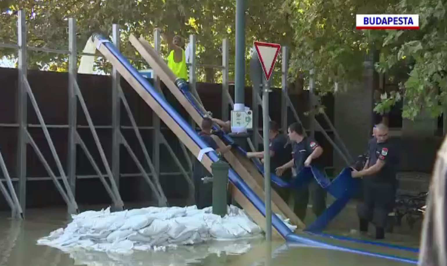 Dunărea a inundat Budapesta și încă nu a ajuns viitura maximă. Orban: „Ne-am pregătit pentru un nivel al apei de 9 metri”