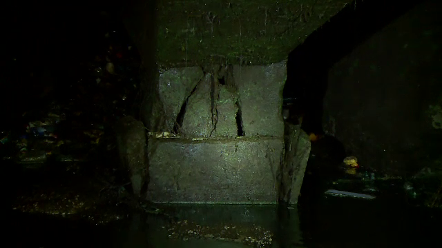 Cum arată planșeul degradat pe care stă Piața Unirii. Experții au găsit o mulțime de probleme: „Structura poate să cedeze"