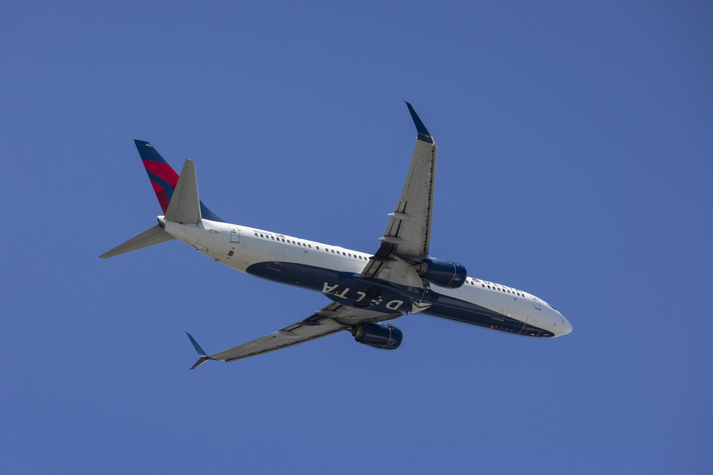 Panică în aer. Pasagerii unui avion au început să „sângereze din gură și din urechi” în timpul zborului