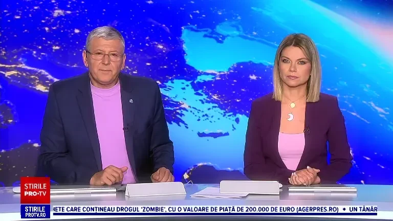 Momentul în care o polițistă intră pe geamul unei mașini în mers pentru a frâna, după ce șoferul a intrat în comă la volan