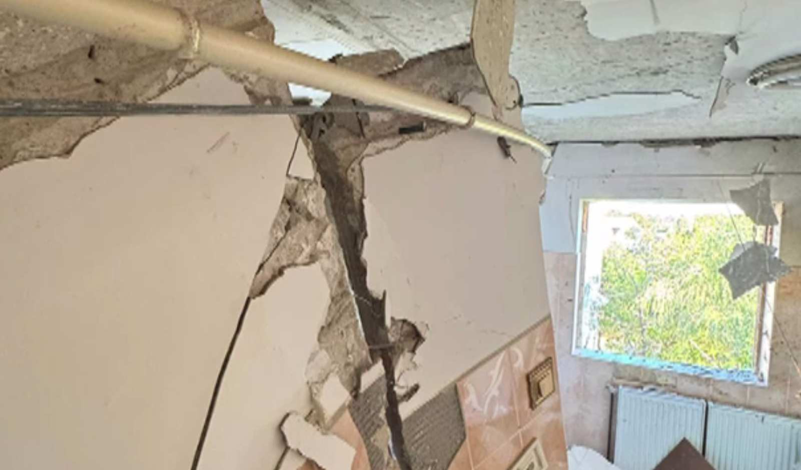 Un bărbat din Adjud a încercat să pornească centrala din apartament, dar nu a mers. A doua zi, a explodat